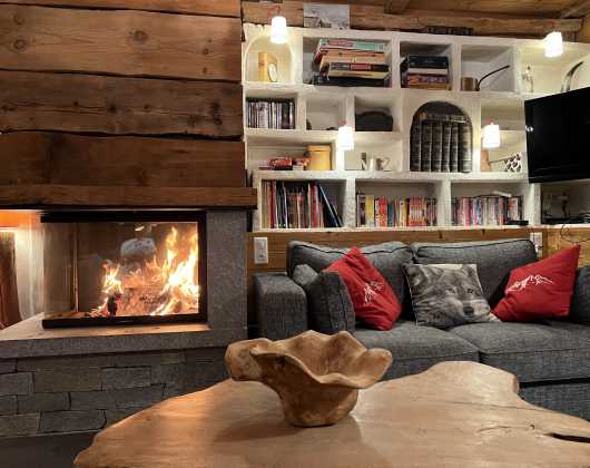 Média réf. 144 (6/8): Une cheminée pour réchauffer vos soirées. le bois est fourni