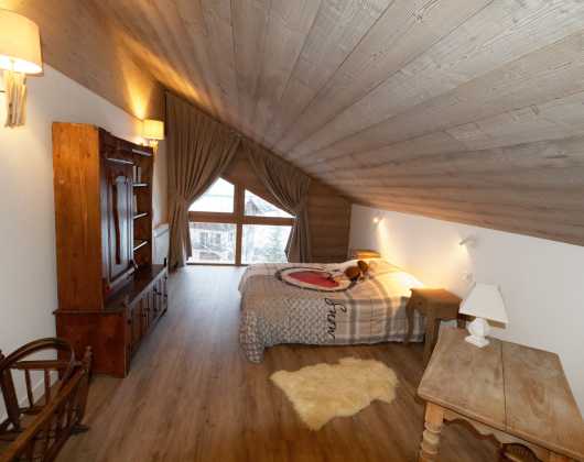 Média réf. 113 (5/12): Colombe bedroom: Full-size bed with adjoining private bathroom